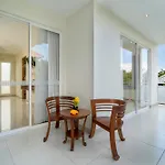 Oxy House Bali